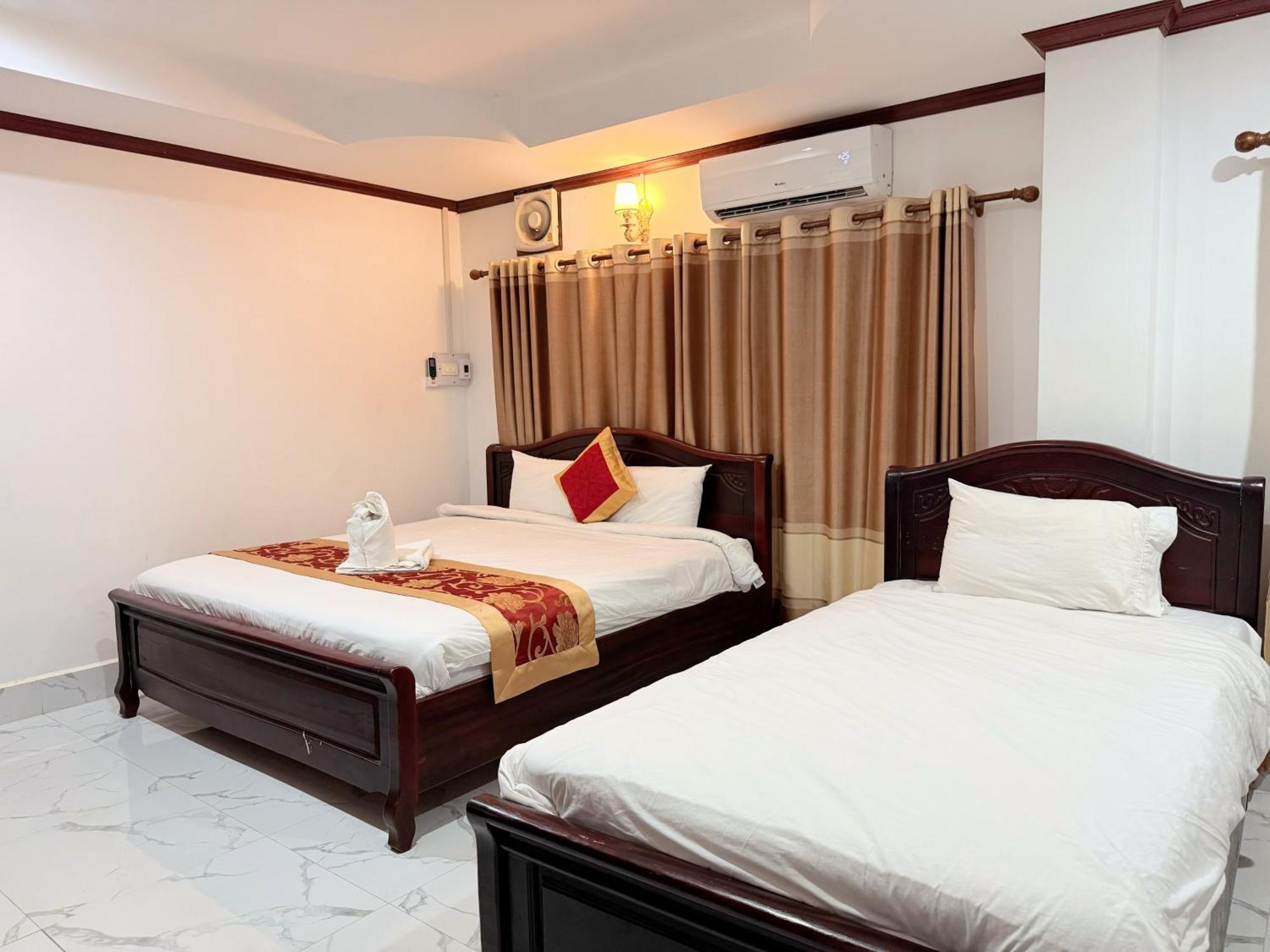 Vangvieng Sisavang Mountain View Hotel 방 비엥 외부 사진