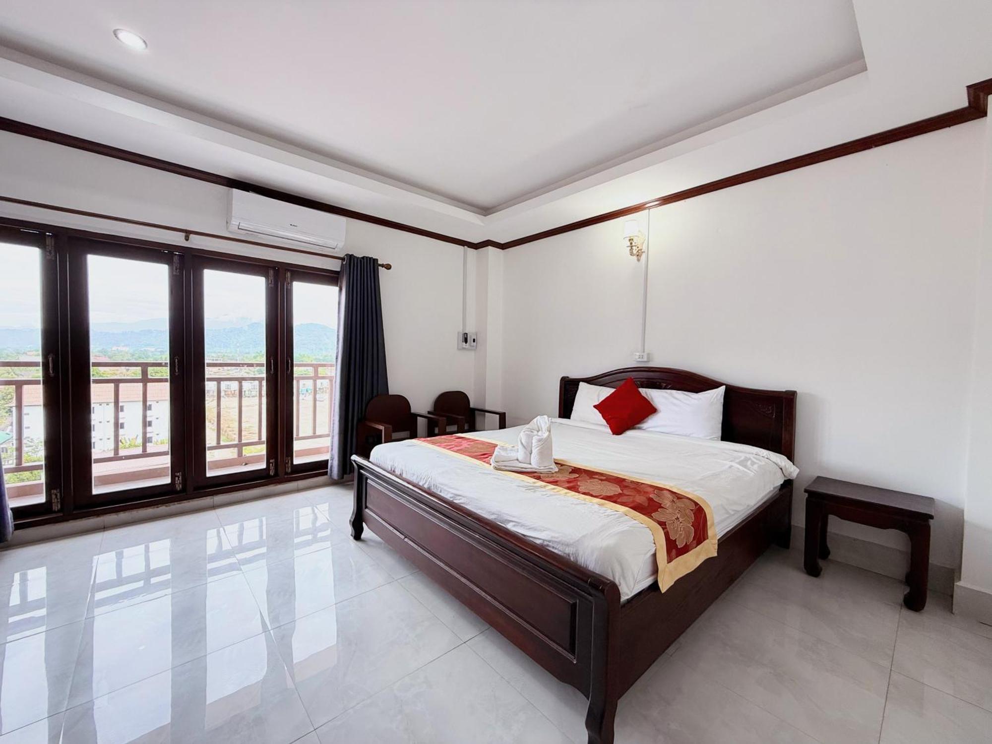 Vangvieng Sisavang Mountain View Hotel 방 비엥 외부 사진