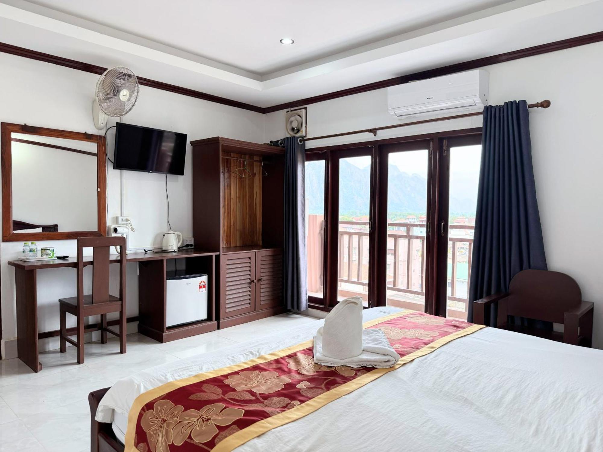 Vangvieng Sisavang Mountain View Hotel 방 비엥 외부 사진