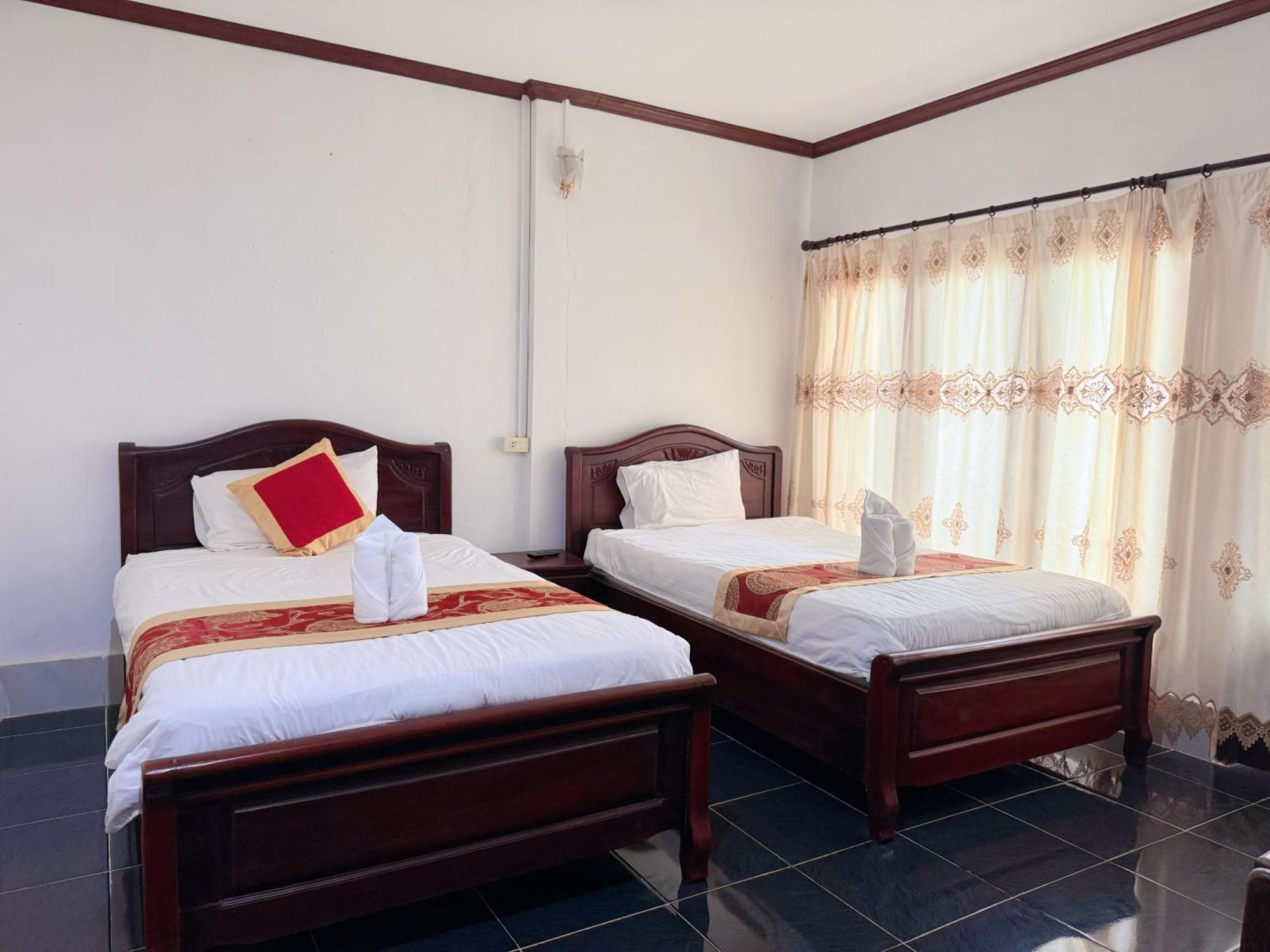 Vangvieng Sisavang Mountain View Hotel 방 비엥 외부 사진