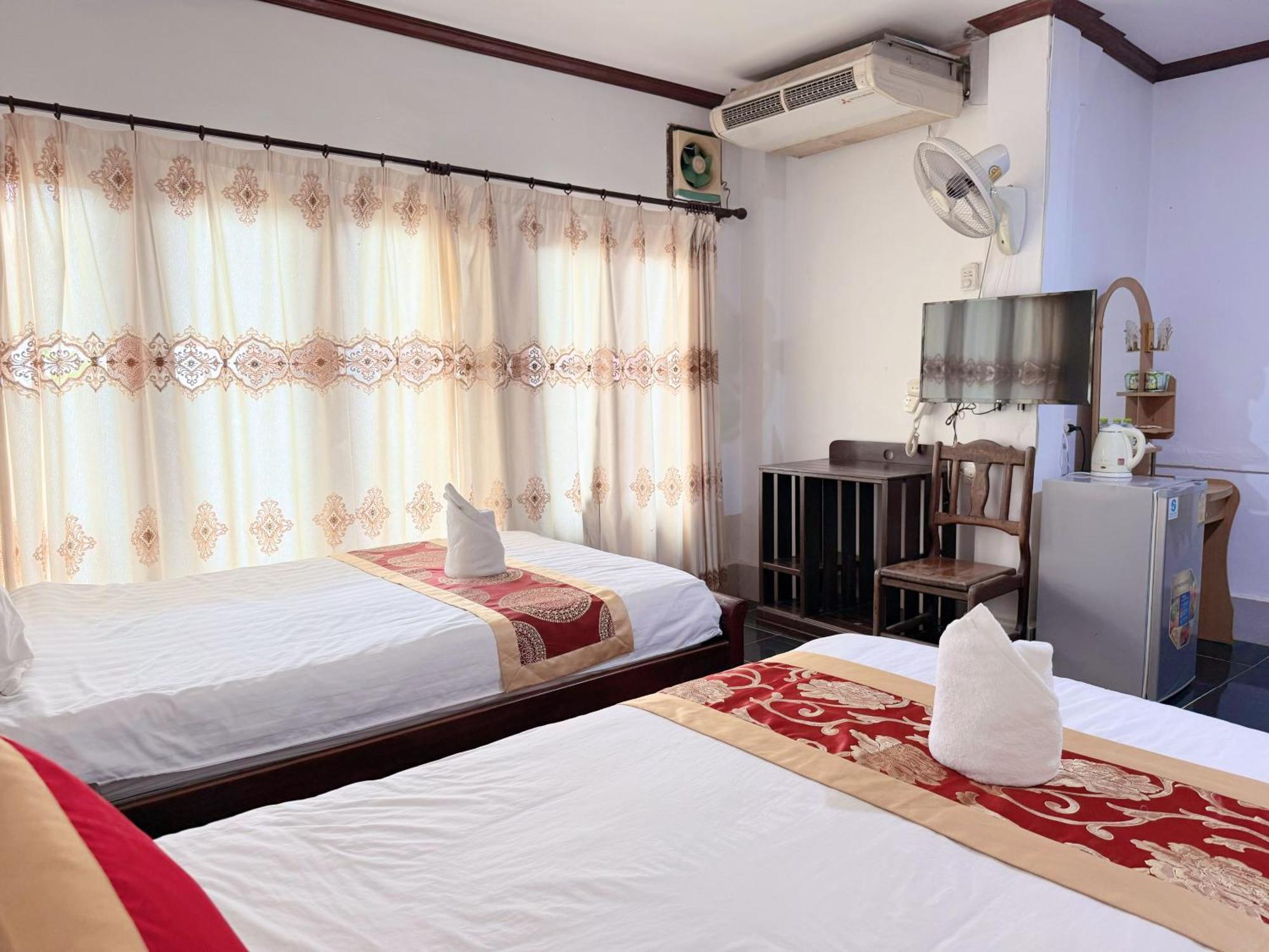 Vangvieng Sisavang Mountain View Hotel 방 비엥 외부 사진
