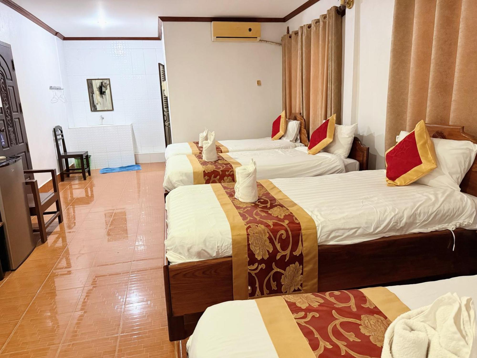 Vangvieng Sisavang Mountain View Hotel 방 비엥 외부 사진