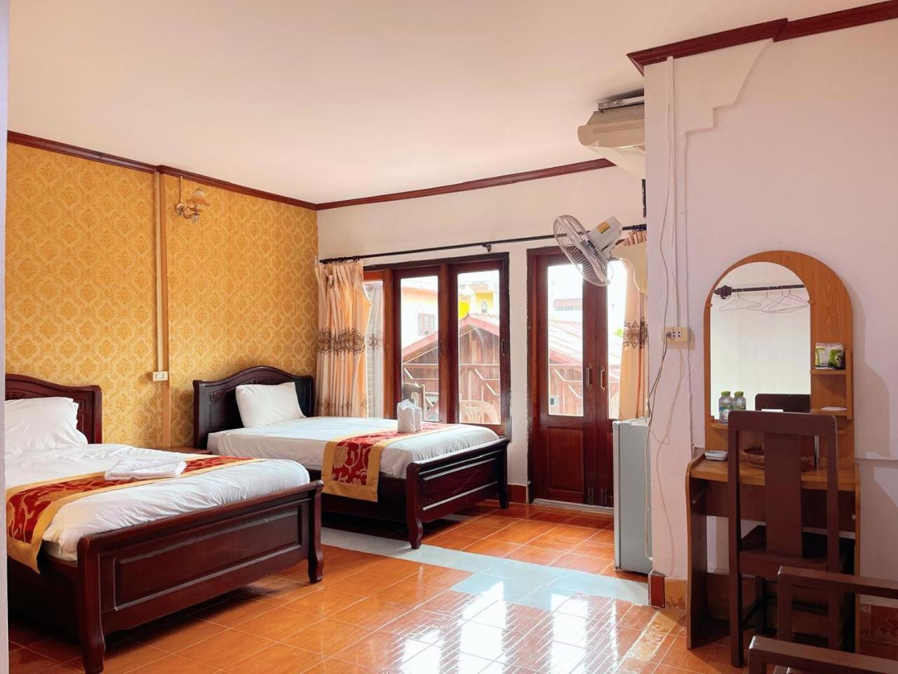 Vangvieng Sisavang Mountain View Hotel 방 비엥 외부 사진