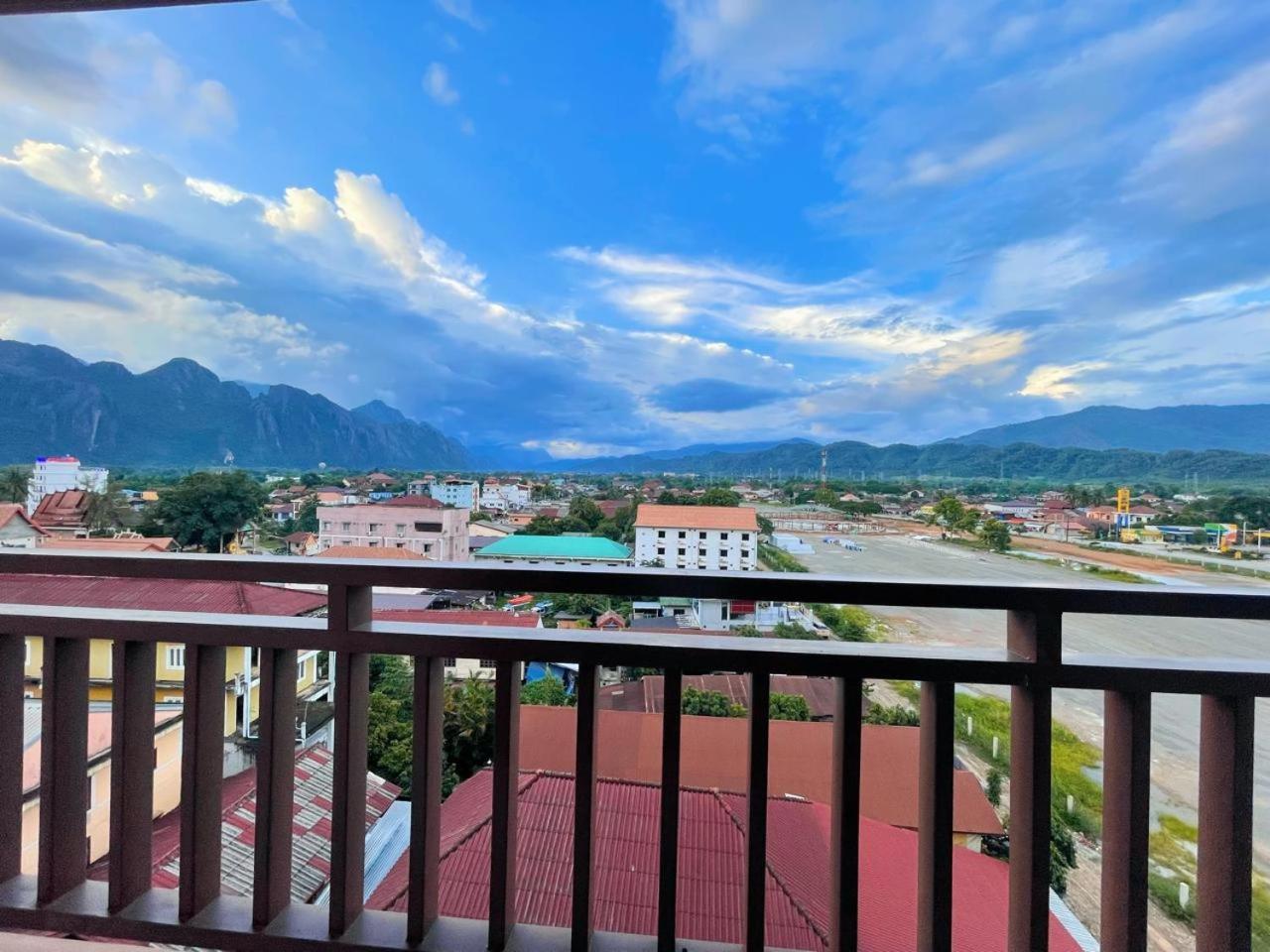 Vangvieng Sisavang Mountain View Hotel 방 비엥 외부 사진