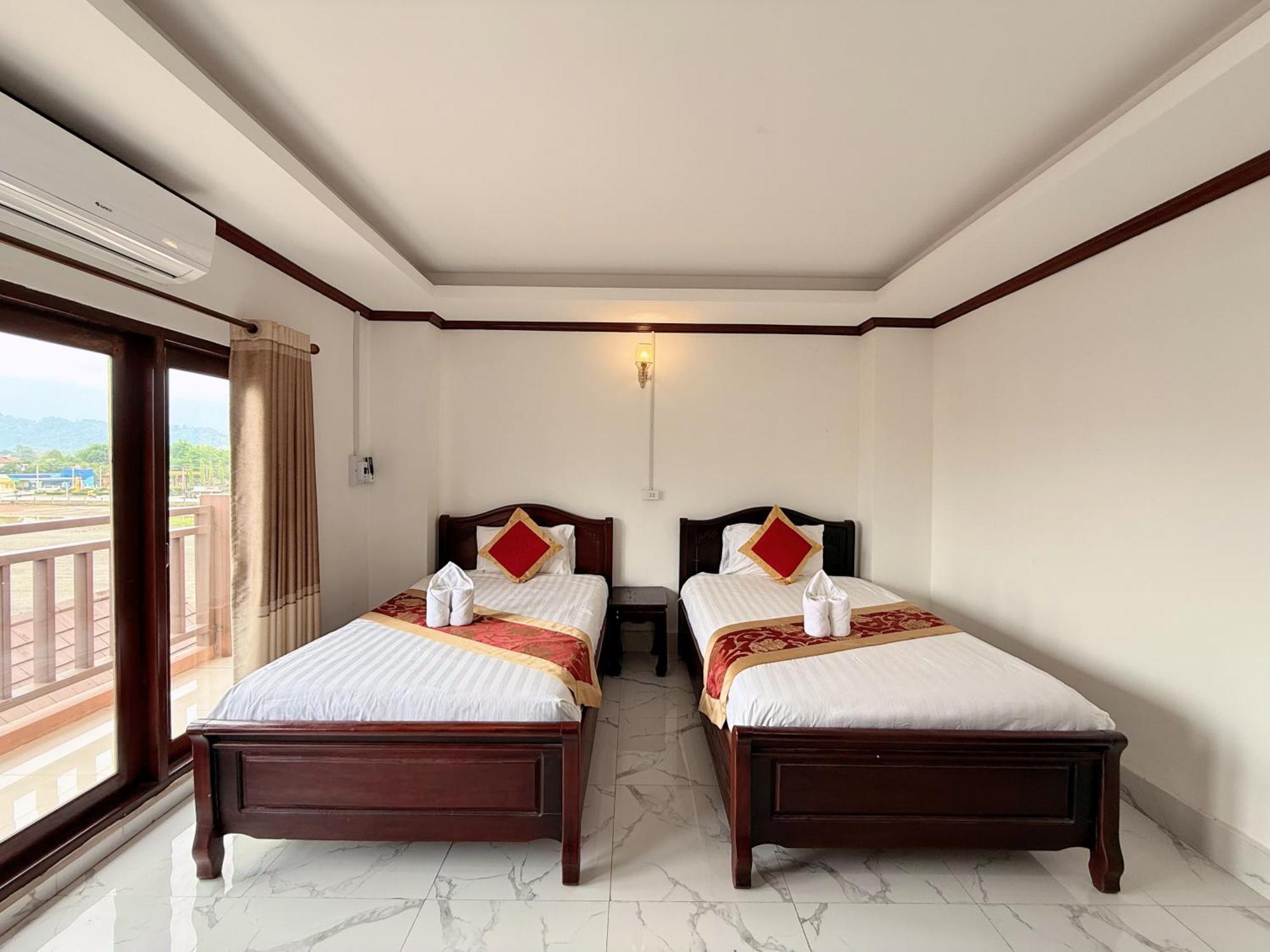 Vangvieng Sisavang Mountain View Hotel 방 비엥 외부 사진