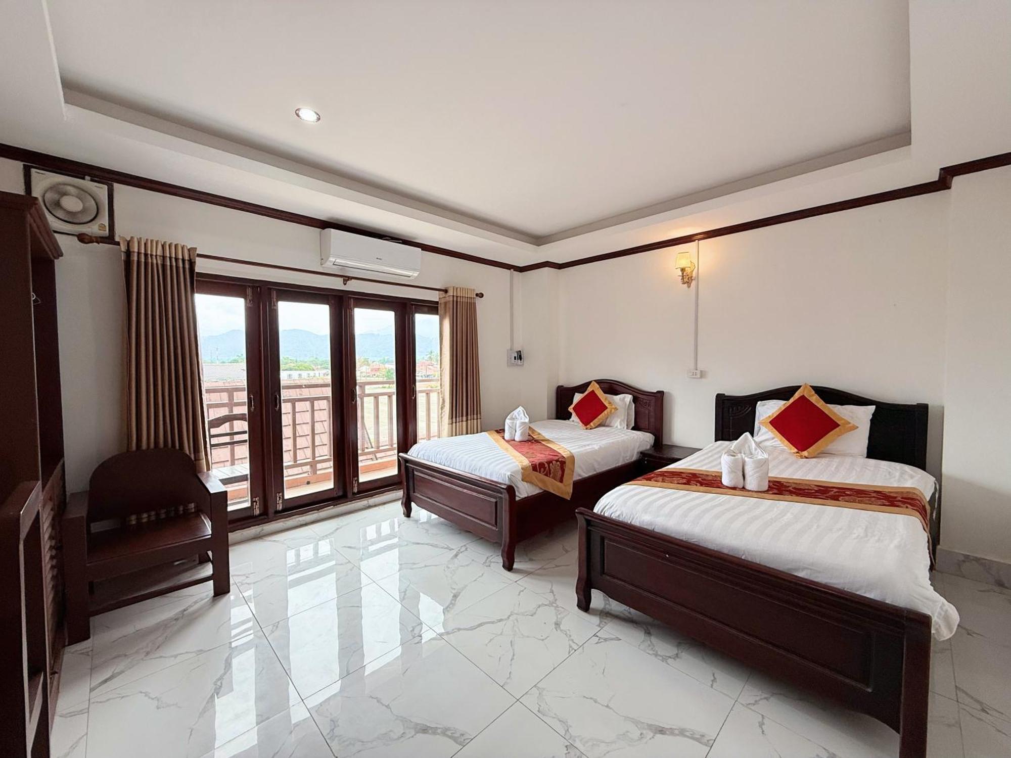 Vangvieng Sisavang Mountain View Hotel 방 비엥 외부 사진
