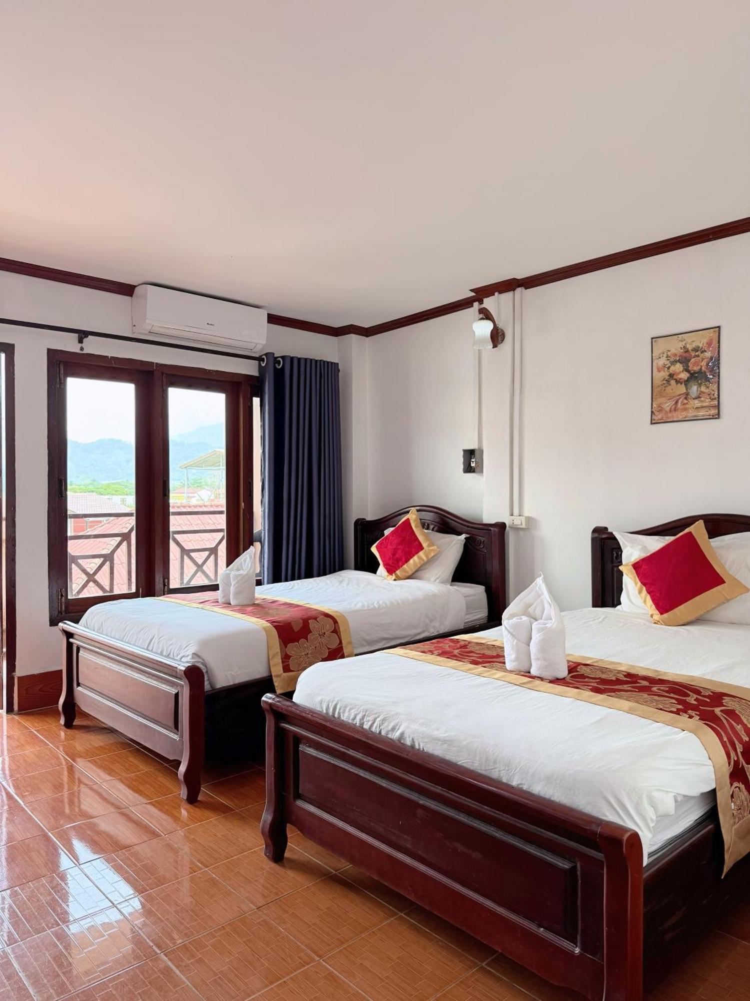 Vangvieng Sisavang Mountain View Hotel 방 비엥 외부 사진