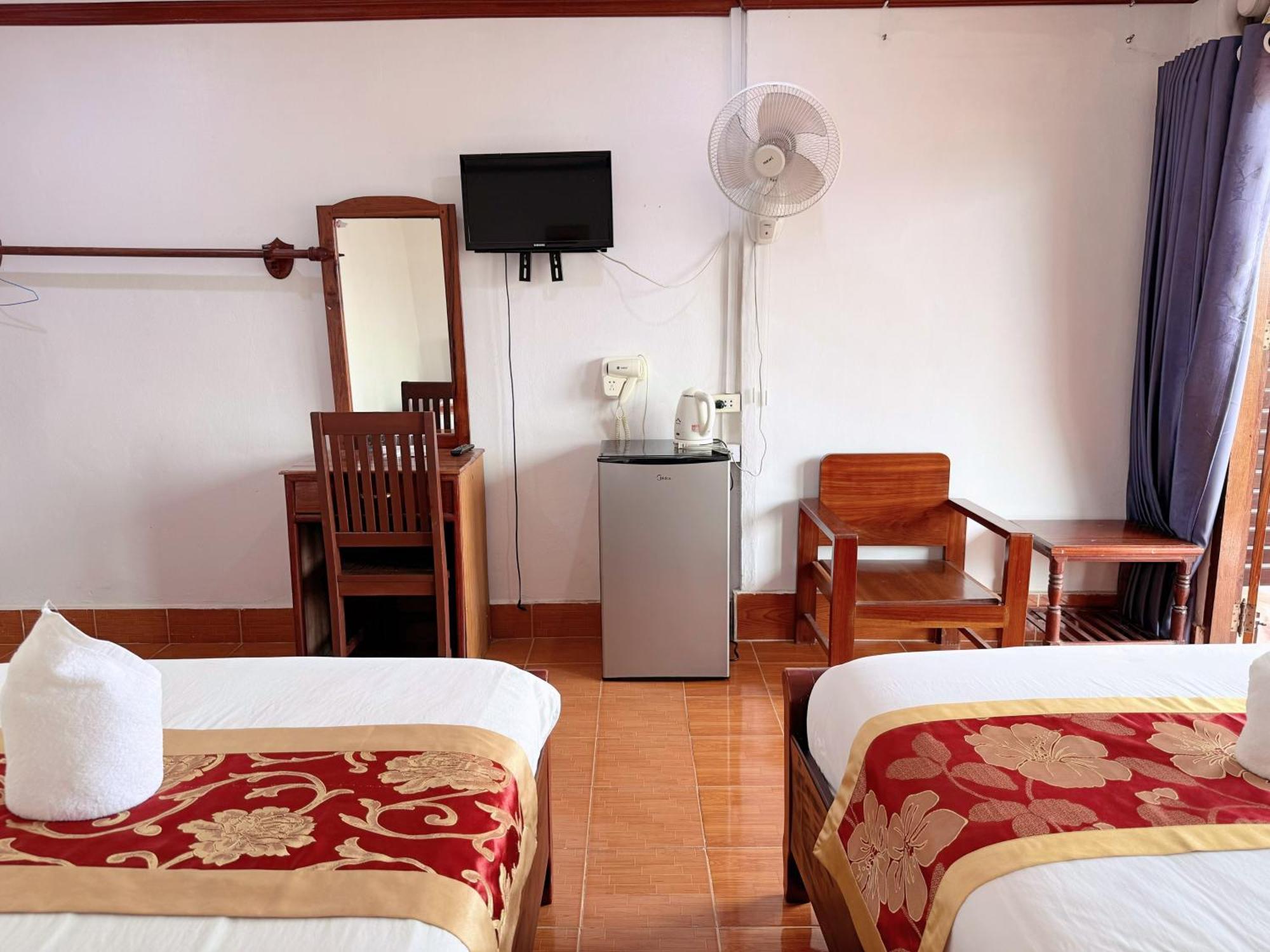 Vangvieng Sisavang Mountain View Hotel 방 비엥 외부 사진